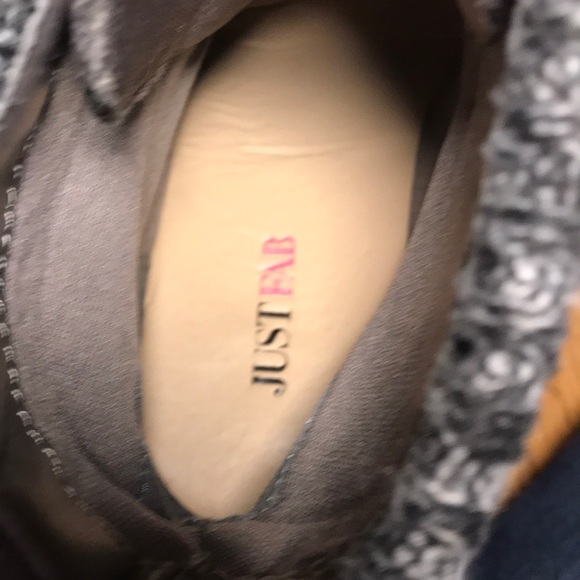 Boots - Picture 3 of 5